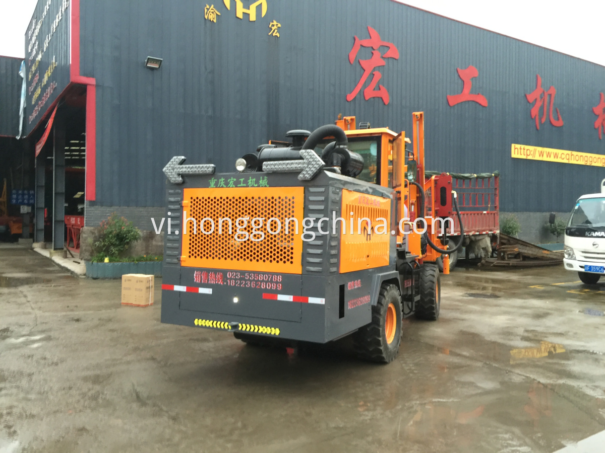 Tractor Guardrail Drilling Machine